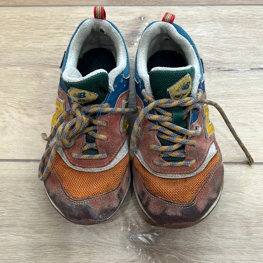 Retro New Balance tennis shoes